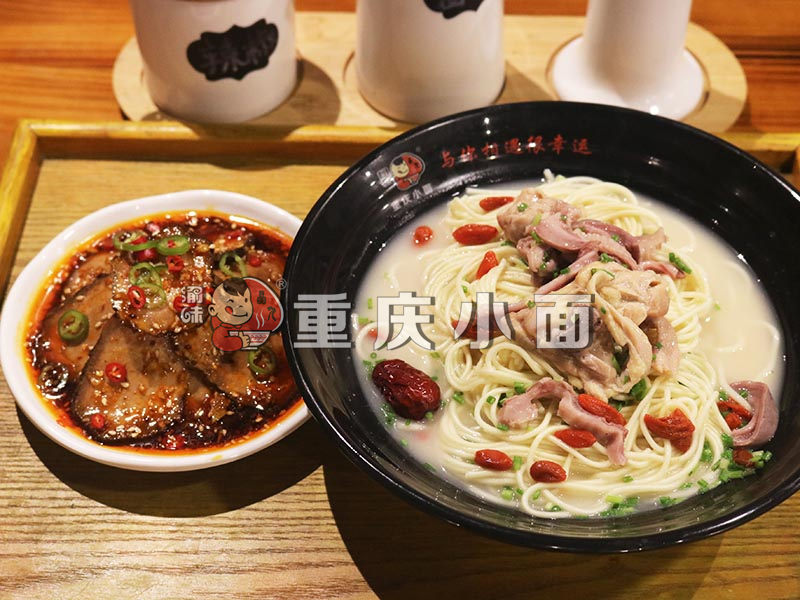 重庆小面备受关注，渝味重庆小面赢得吃货的喜欢！